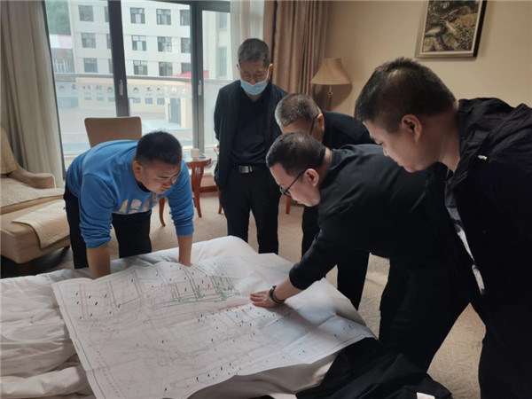 山東科技大學(xué)實(shí)用礦山壓力研究中心主任石永奎教授、郝建博士應邀赴龍煤雙鴨山礦業(yè)集團進(jìn)行技術(shù)交流